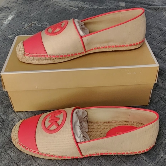 NWOT Michael Kors Kendrick Slip-on Espadrilles. Size 7 Medium - Picture 3 of 9